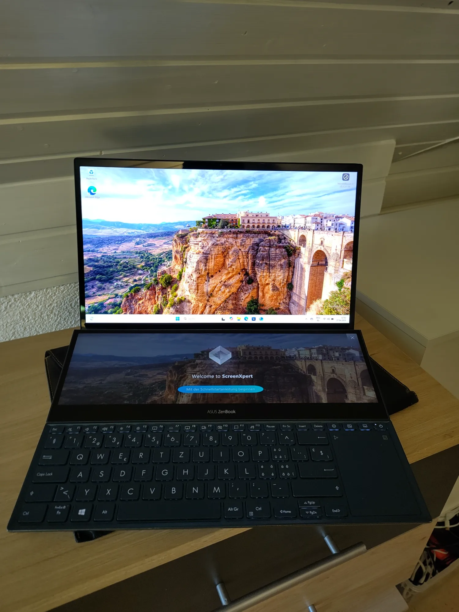 Image du produit ASUS ZenBook Pro Duo OLED (15.60", Intel Core i7-10870H, 16 Go, 1000 Go, CH)