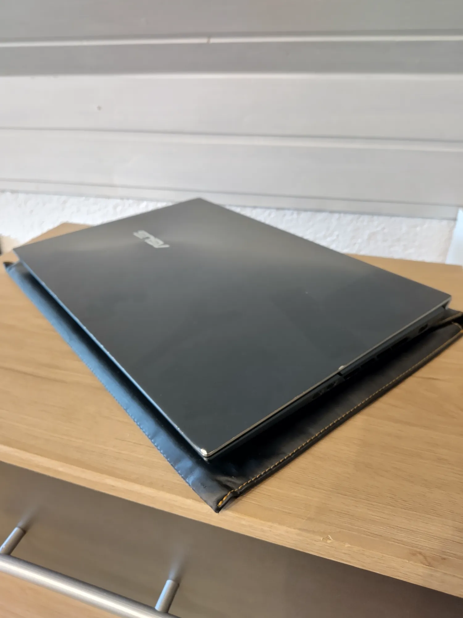 Image du produit ASUS ZenBook Pro Duo OLED (15.60", Intel Core i7-10870H, 16 Go, 1000 Go, CH)