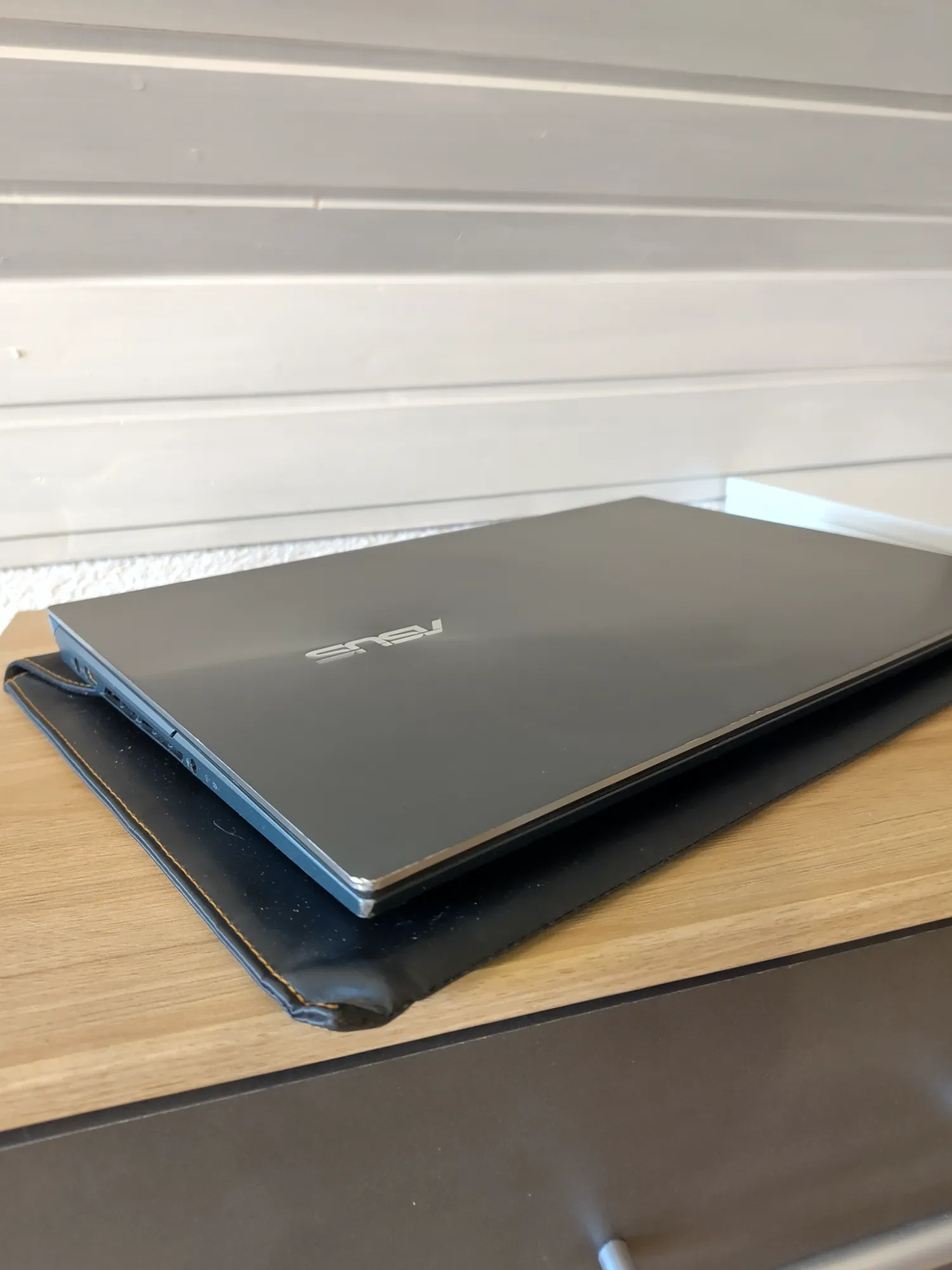 Image du produit ASUS ZenBook Pro Duo OLED (15.60", Intel Core i7-10870H, 16 Go, 1000 Go, CH)