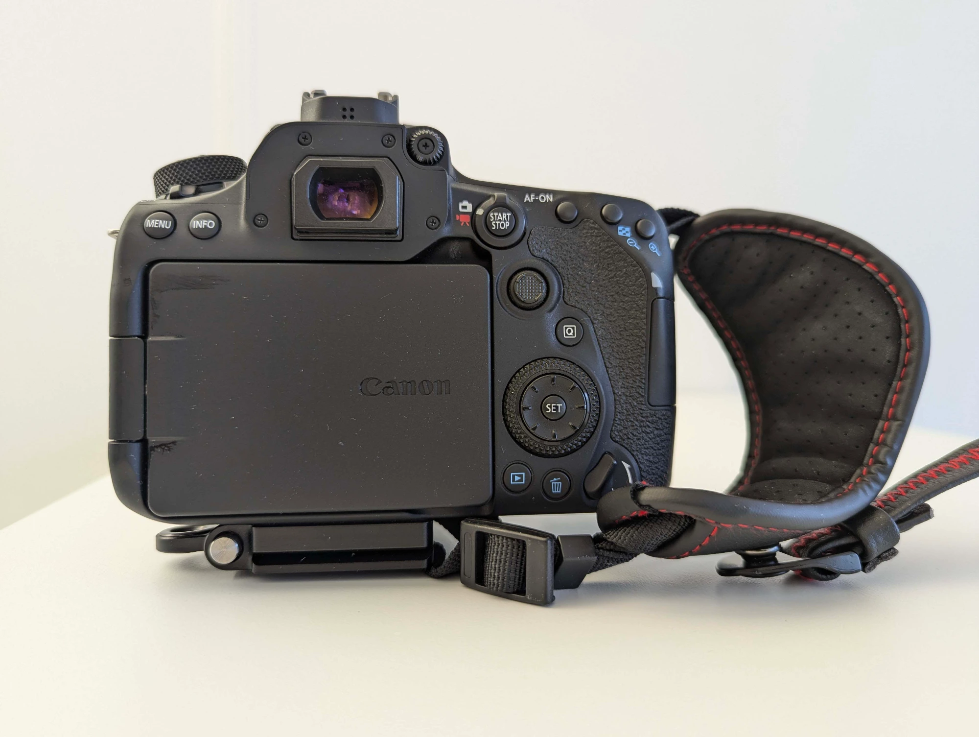 Produktbild Canon EOS 90D (32.50 Mpx, APS-C / DX)