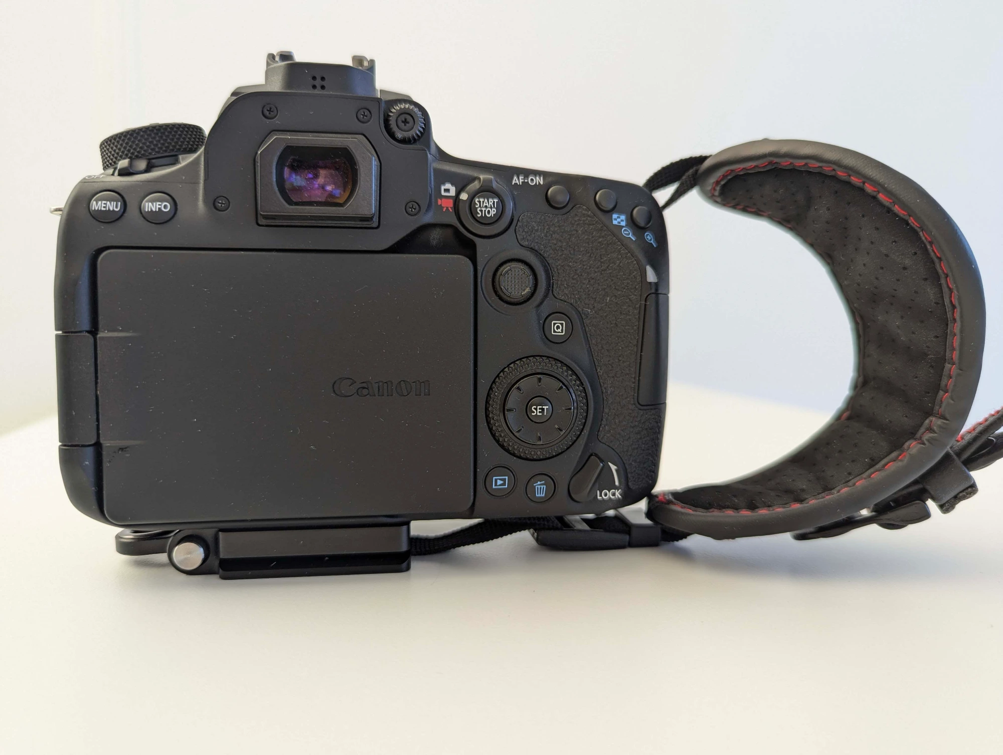 Produktbild Canon EOS 90D (32.50 Mpx, APS-C / DX)