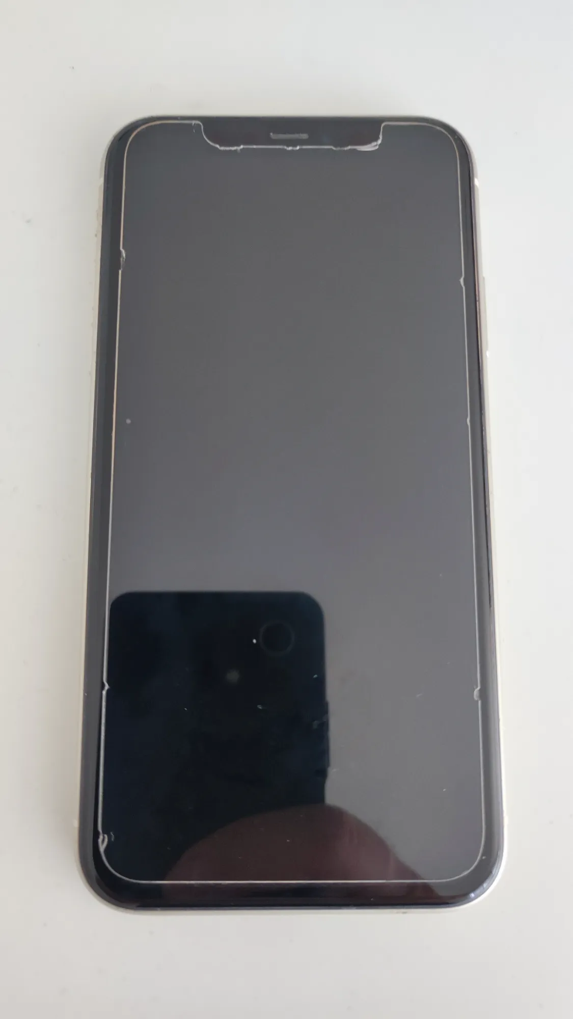Produktbild Apple iPhone 11 (64 GB, White, 6.10", SIM + eSIM, 12 Mpx, 4G)