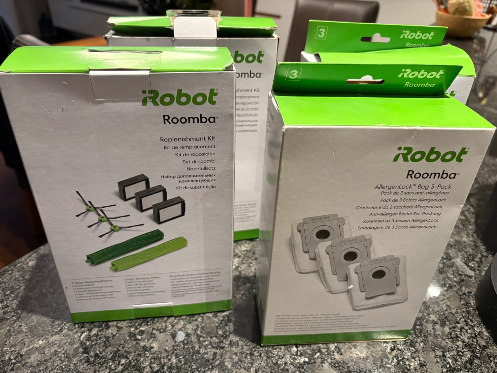 Produktbild iRobot Roomba i7+ Schwarz (Saugroboter)