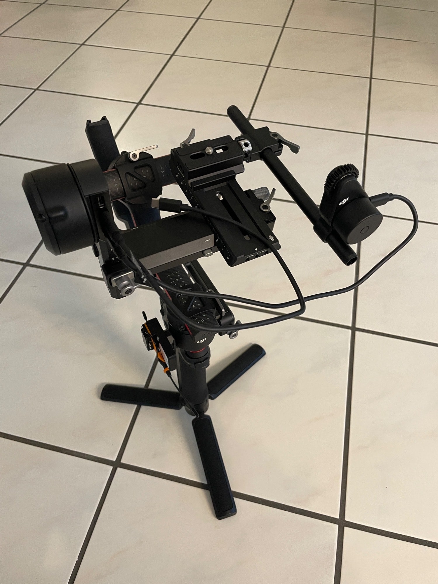 Image du produit DJI RS 3 Pro (Appareil photo à objectif interchangeable, Appareil photo reflex, 4.50 kg)