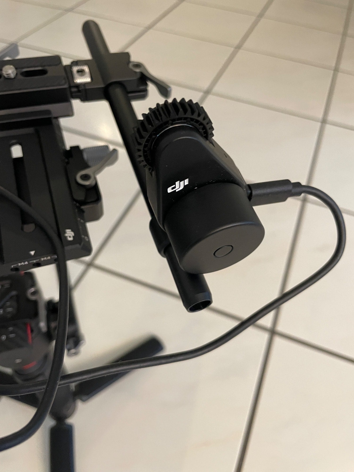 Image du produit DJI RS 3 Pro (Appareil photo à objectif interchangeable, Appareil photo reflex, 4.50 kg)
