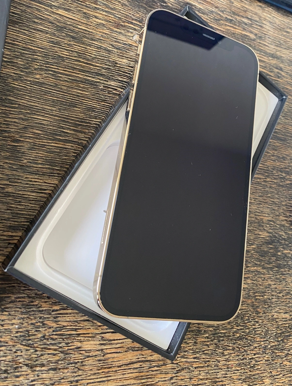 Produktbild Apple iPhone 12 Pro (512 GB, Gold, 6.10", SIM + eSIM, 12 Mpx, 5G)