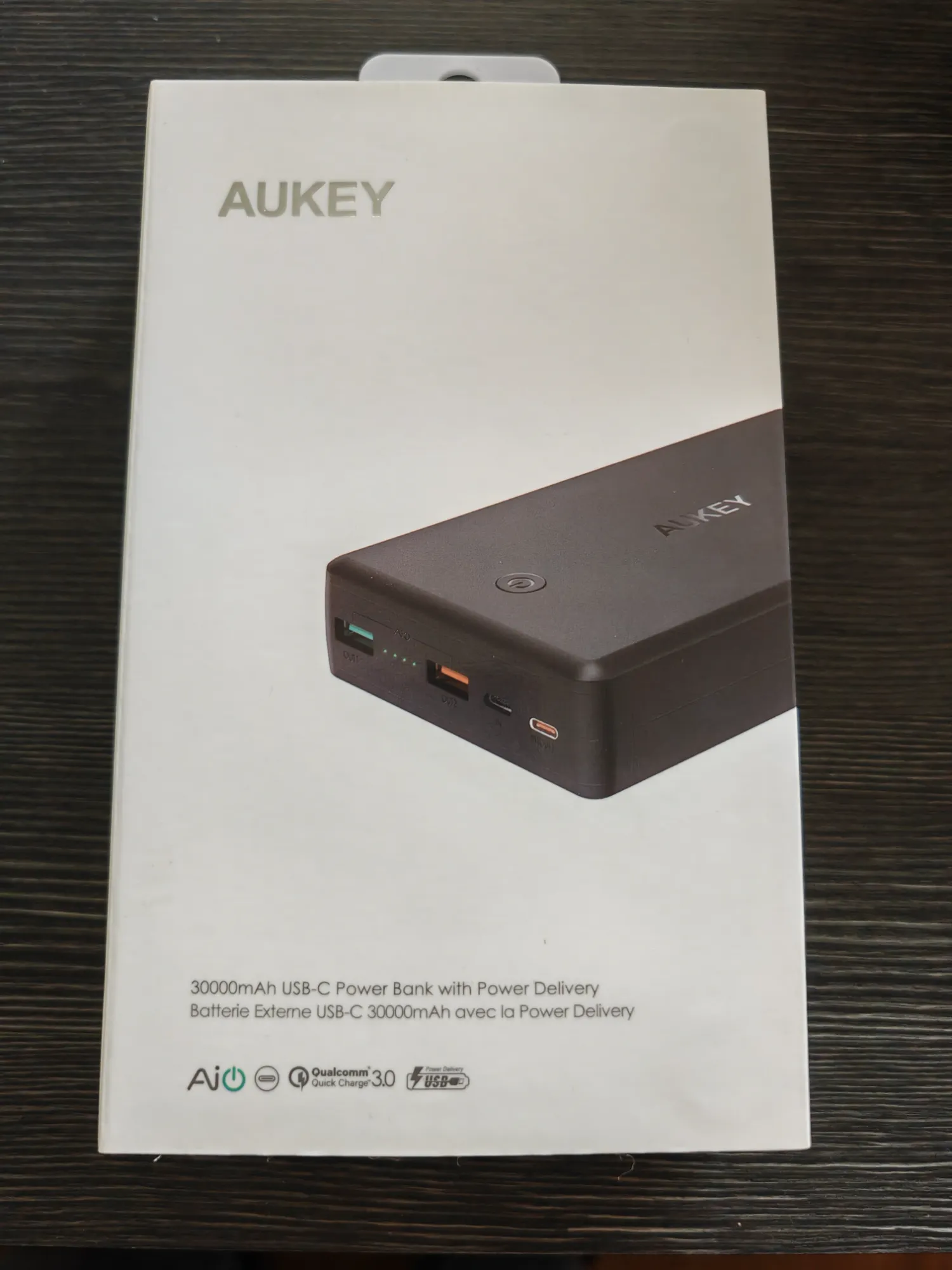 Actual product image Aukey Powerbank PB-Y7 (30000 mAh, 111 Wh)