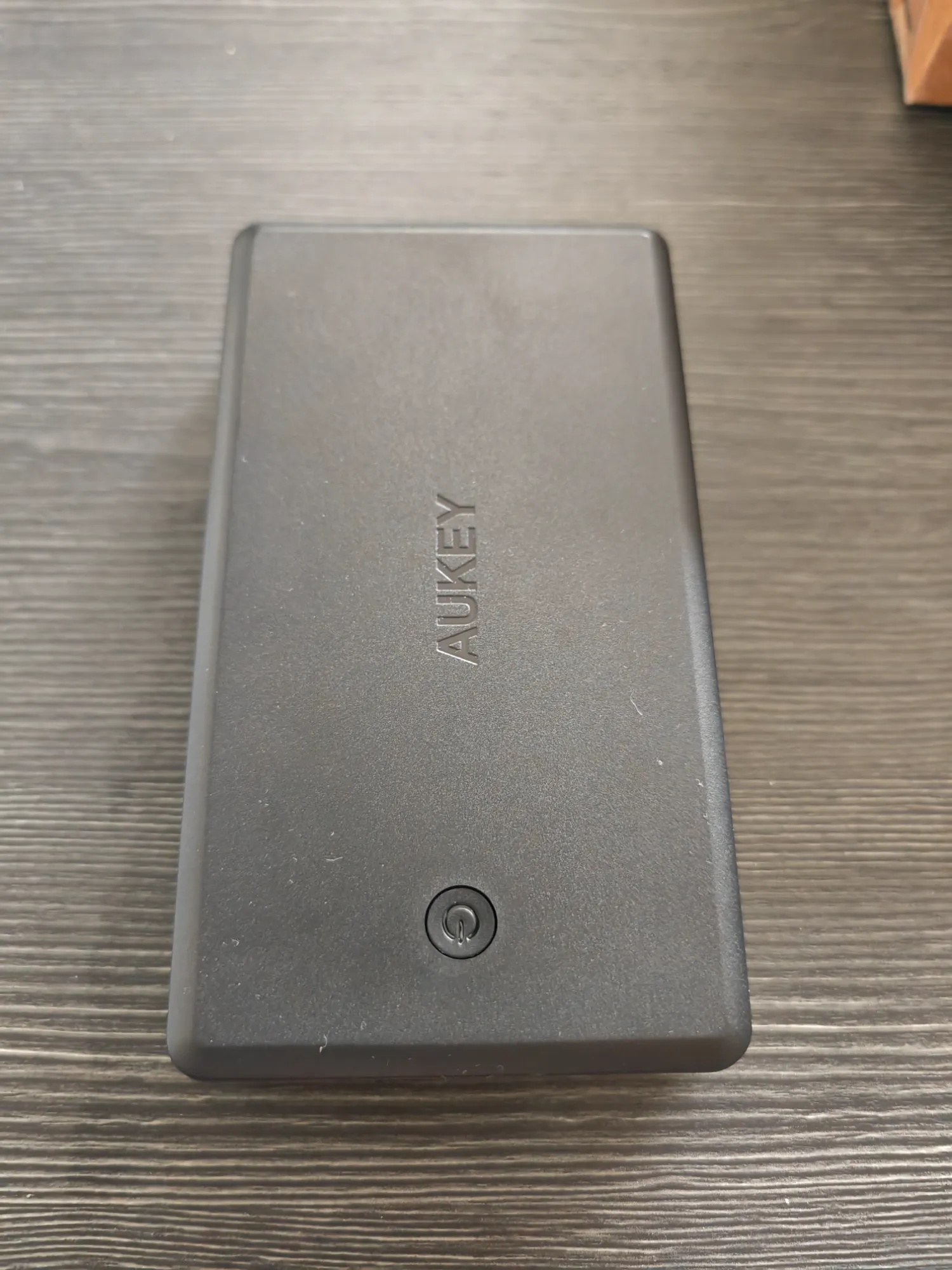 Actual product image Aukey Powerbank PB-Y7 (30000 mAh, 111 Wh)
