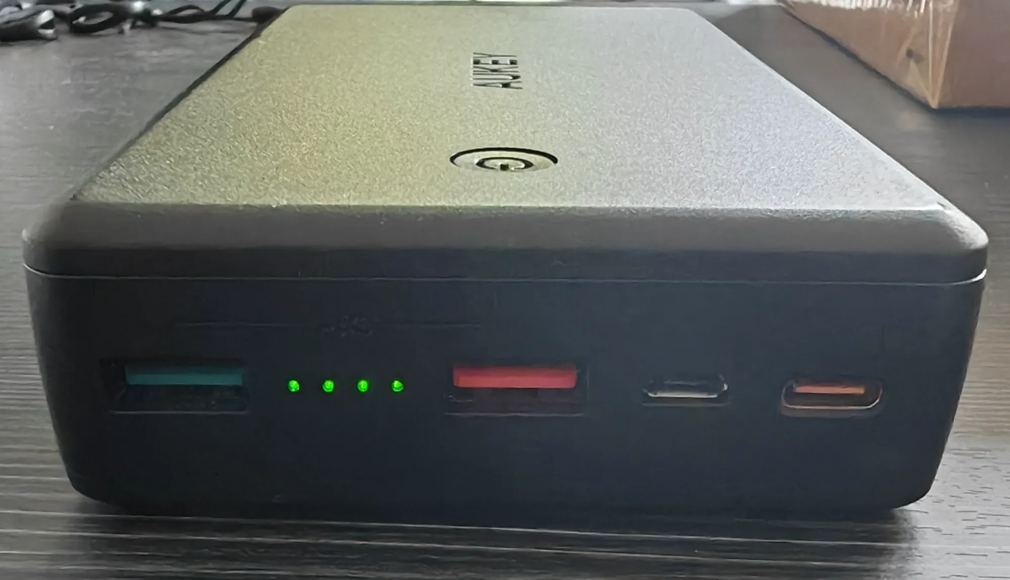 Actual product image Aukey Powerbank PB-Y7 (30000 mAh, 111 Wh)