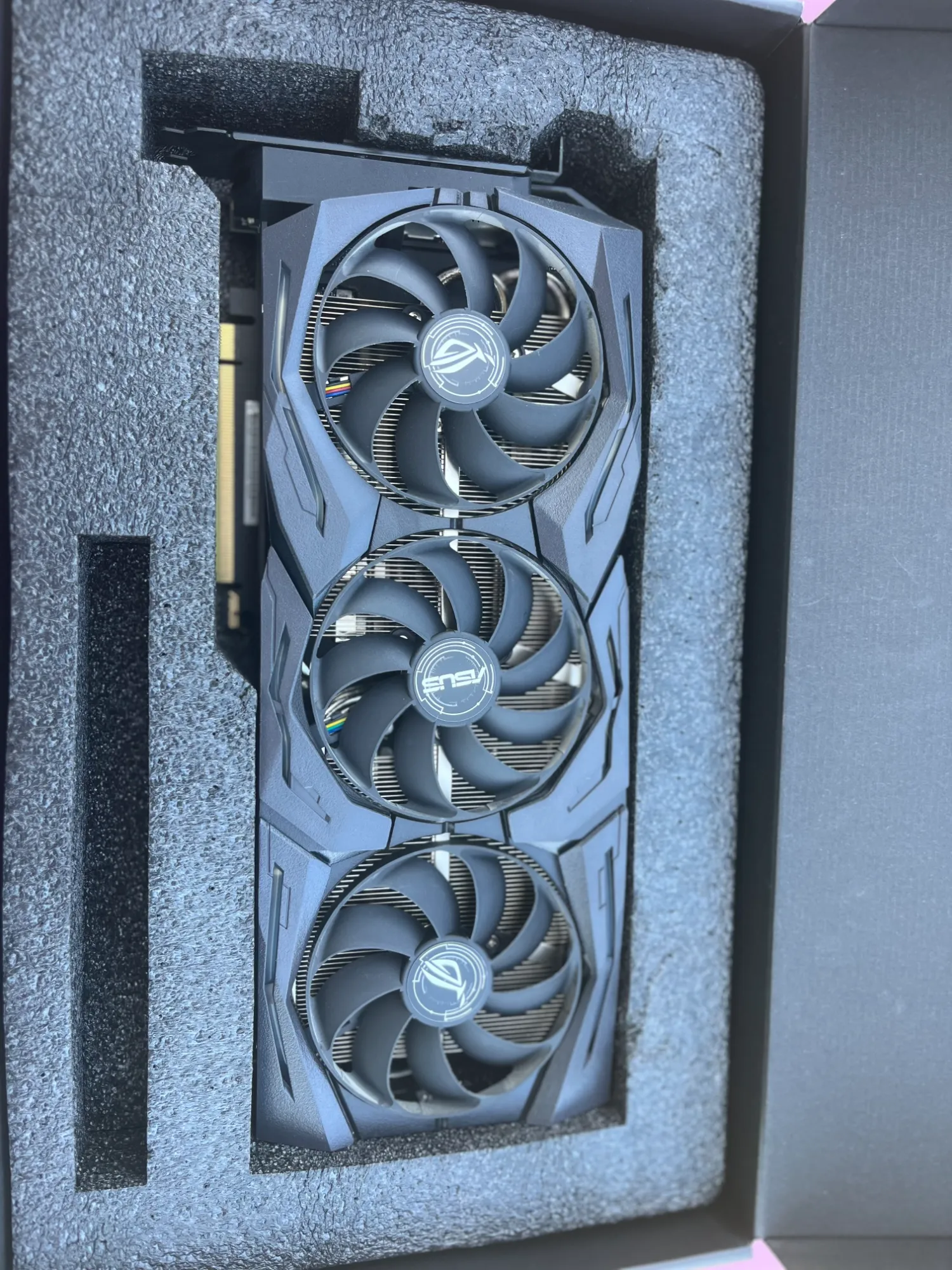 Actual product image ASUS GeForce RTX 2080 Ti ROG Strix O11G Gaming (11 GB)