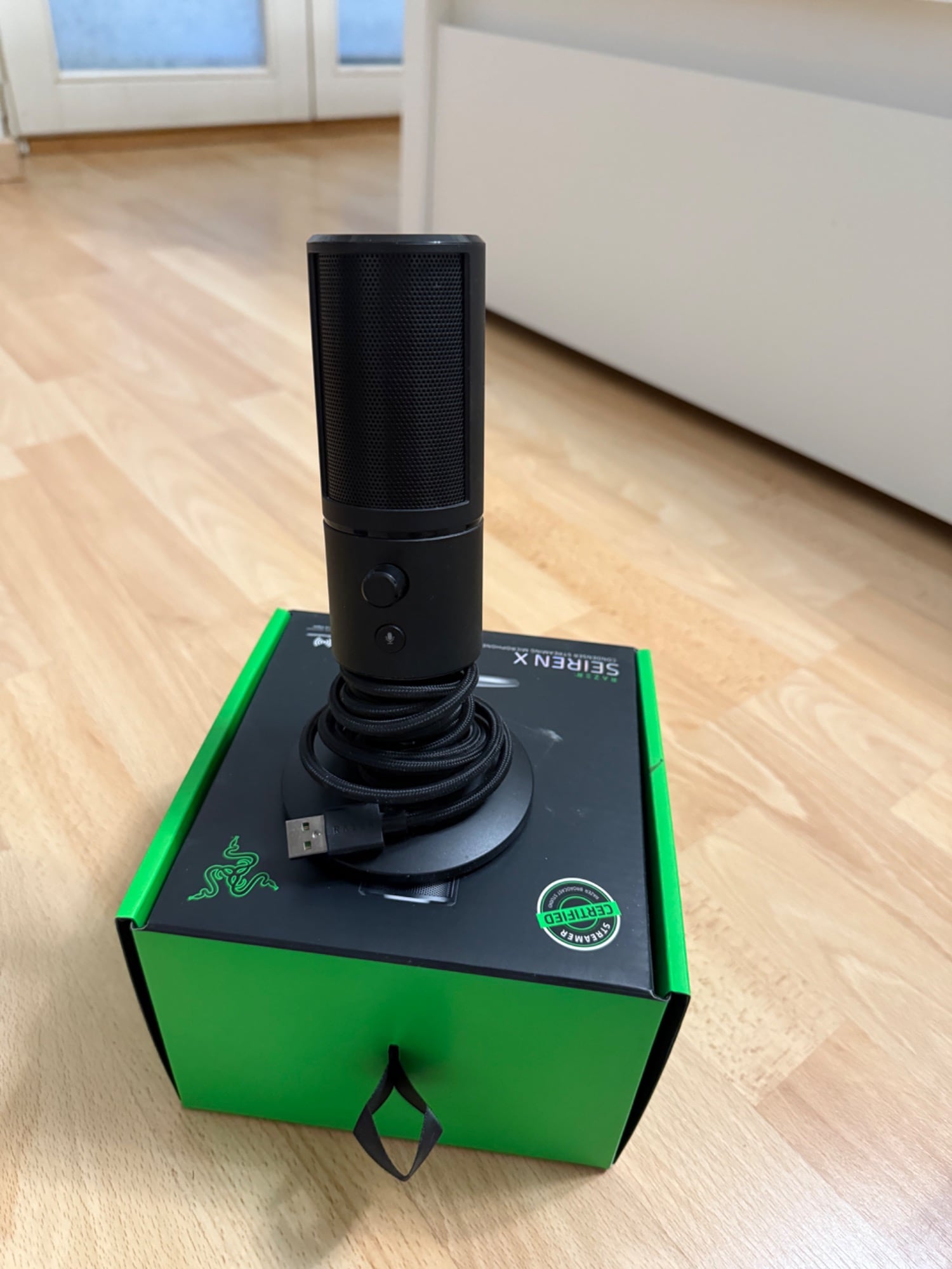 Actual product image Razer Seiren X