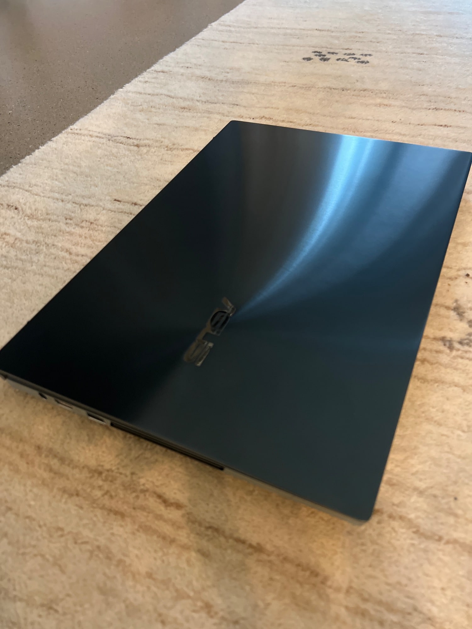 Produktbild ASUS ZenBook Pro Duo UX581GV-H2002R (15.60", Intel Core i7-9750H, 16 GB, 1000 GB, CH)