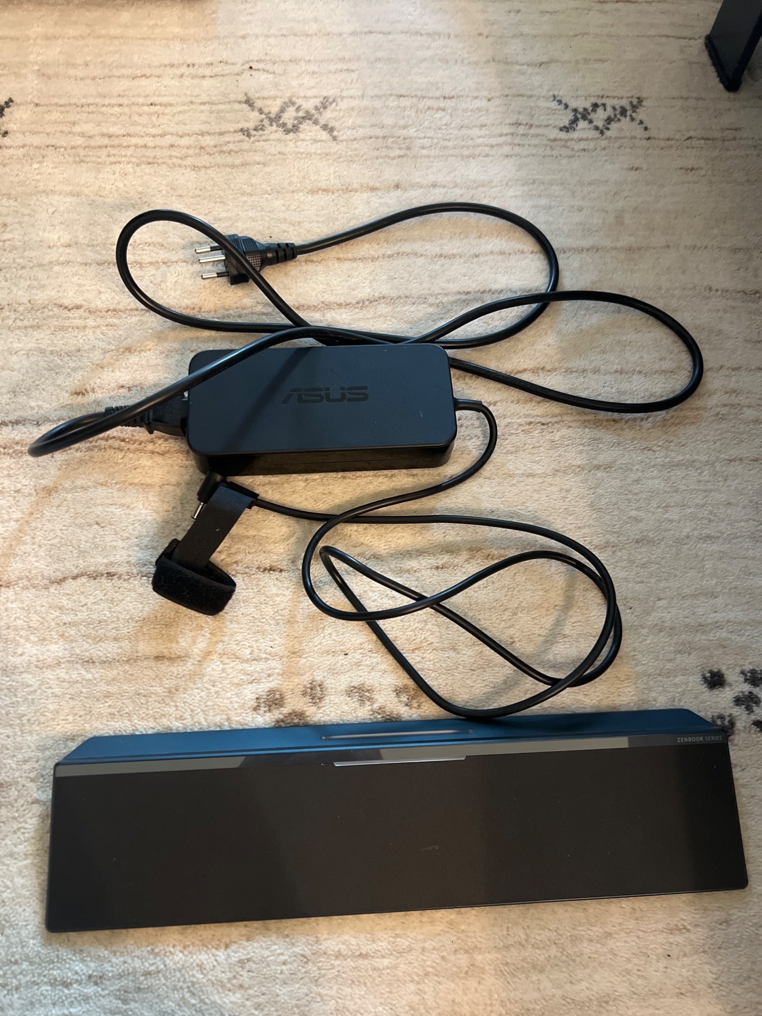 Produktbild ASUS ZenBook Pro Duo UX581GV-H2002R (15.60", Intel Core i7-9750H, 16 GB, 1000 GB, CH)