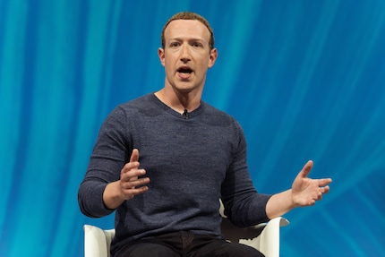 Mark Zuckerberg mimt das Unschuldslamm.