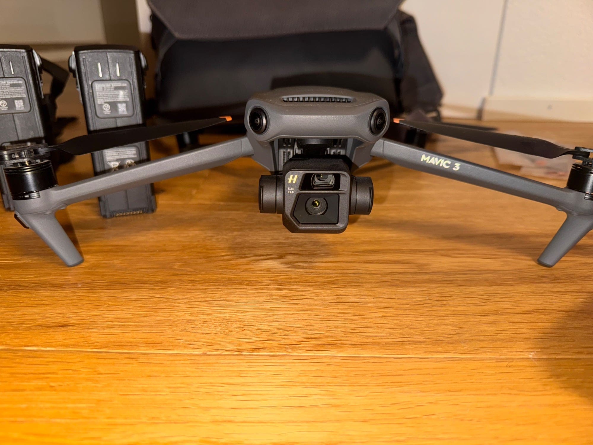 Produktbild DJI Mavic 3 Fly More Combo (46 min, 895 g, 20 Mpx)