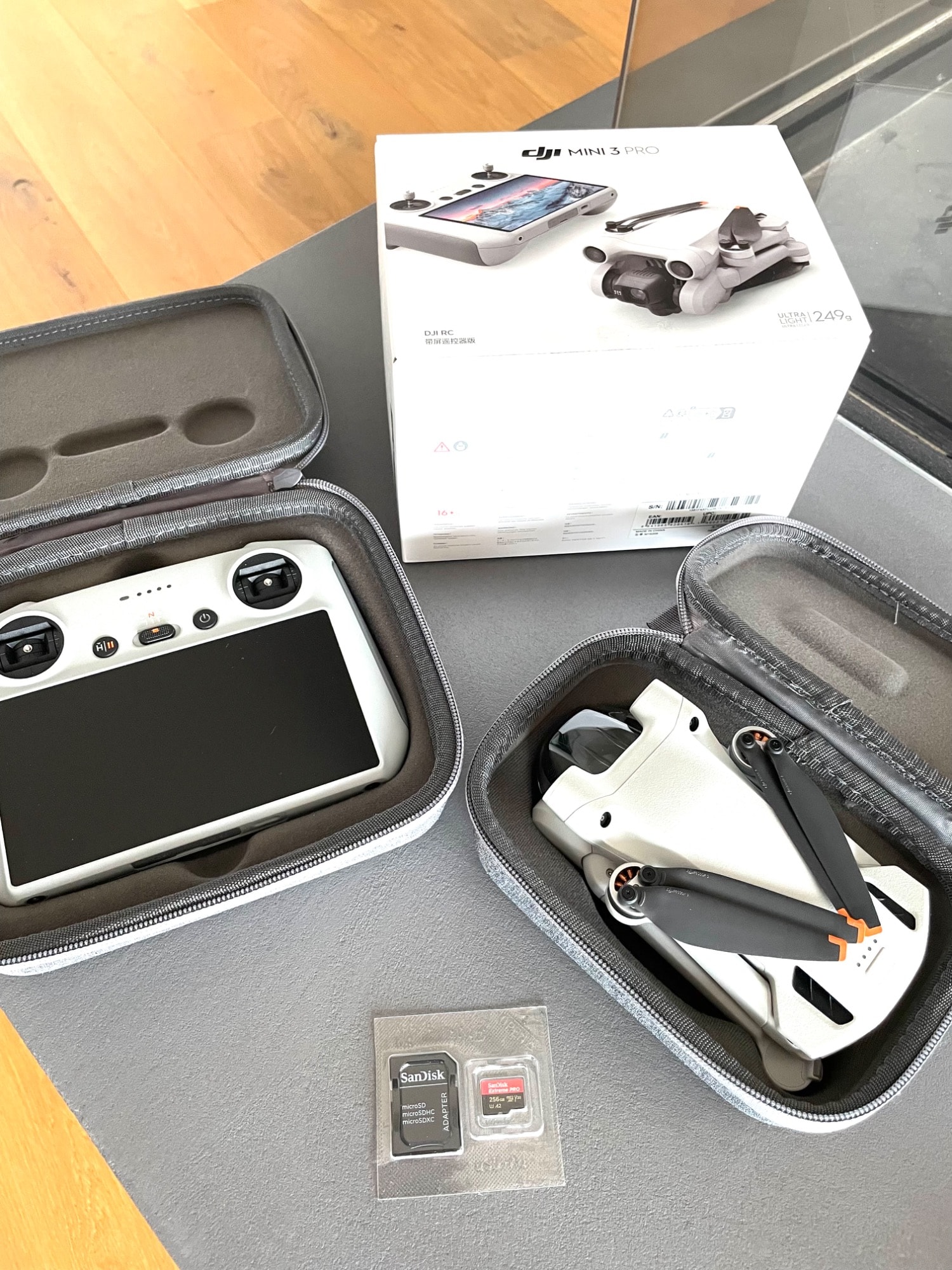 Actual product image DJI Mini 3 Pro with RC Controller (34 min, 249 g, 48 Mpx)