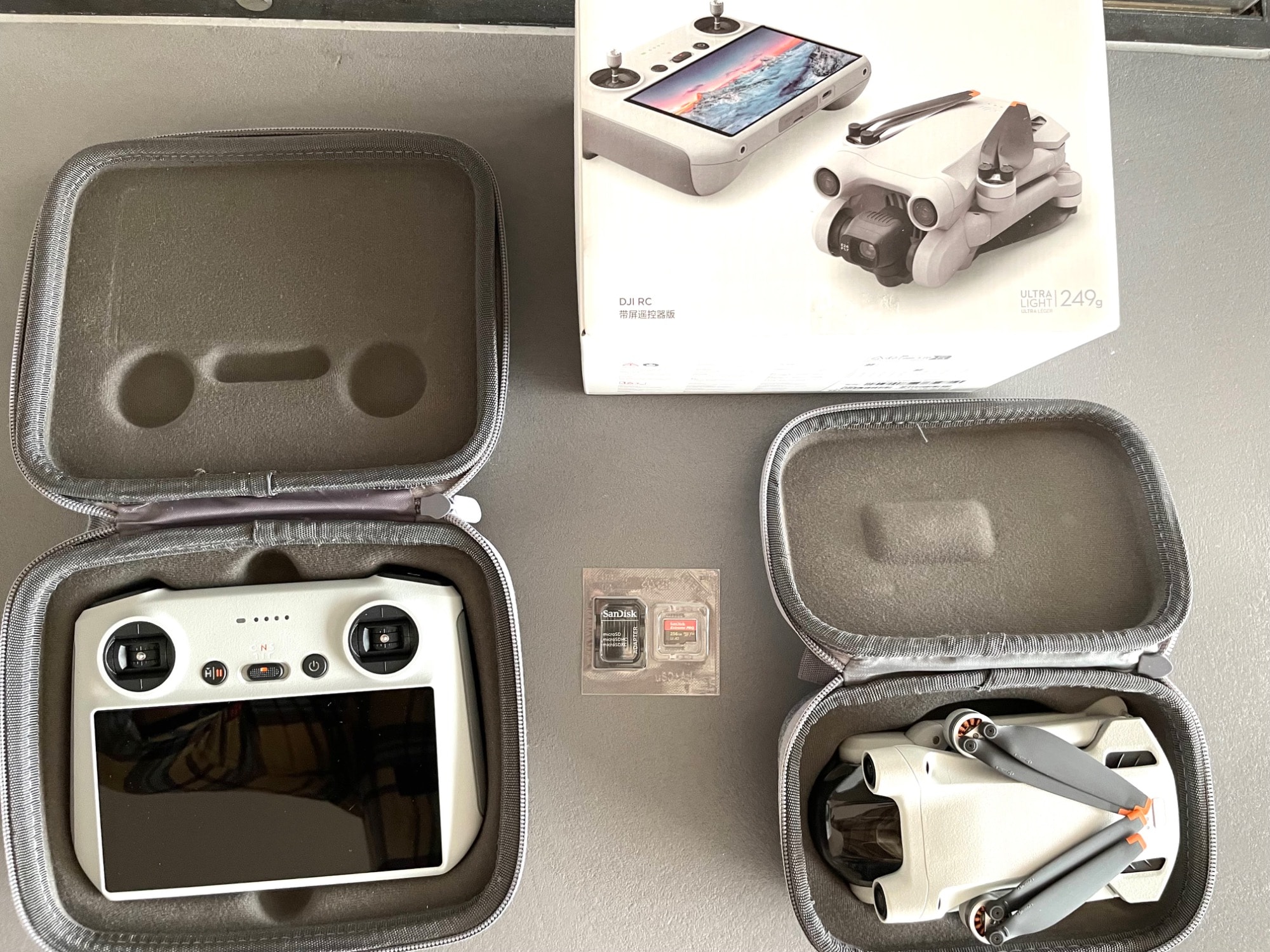 Actual product image DJI Mini 3 Pro with RC Controller (34 min, 249 g, 48 Mpx)