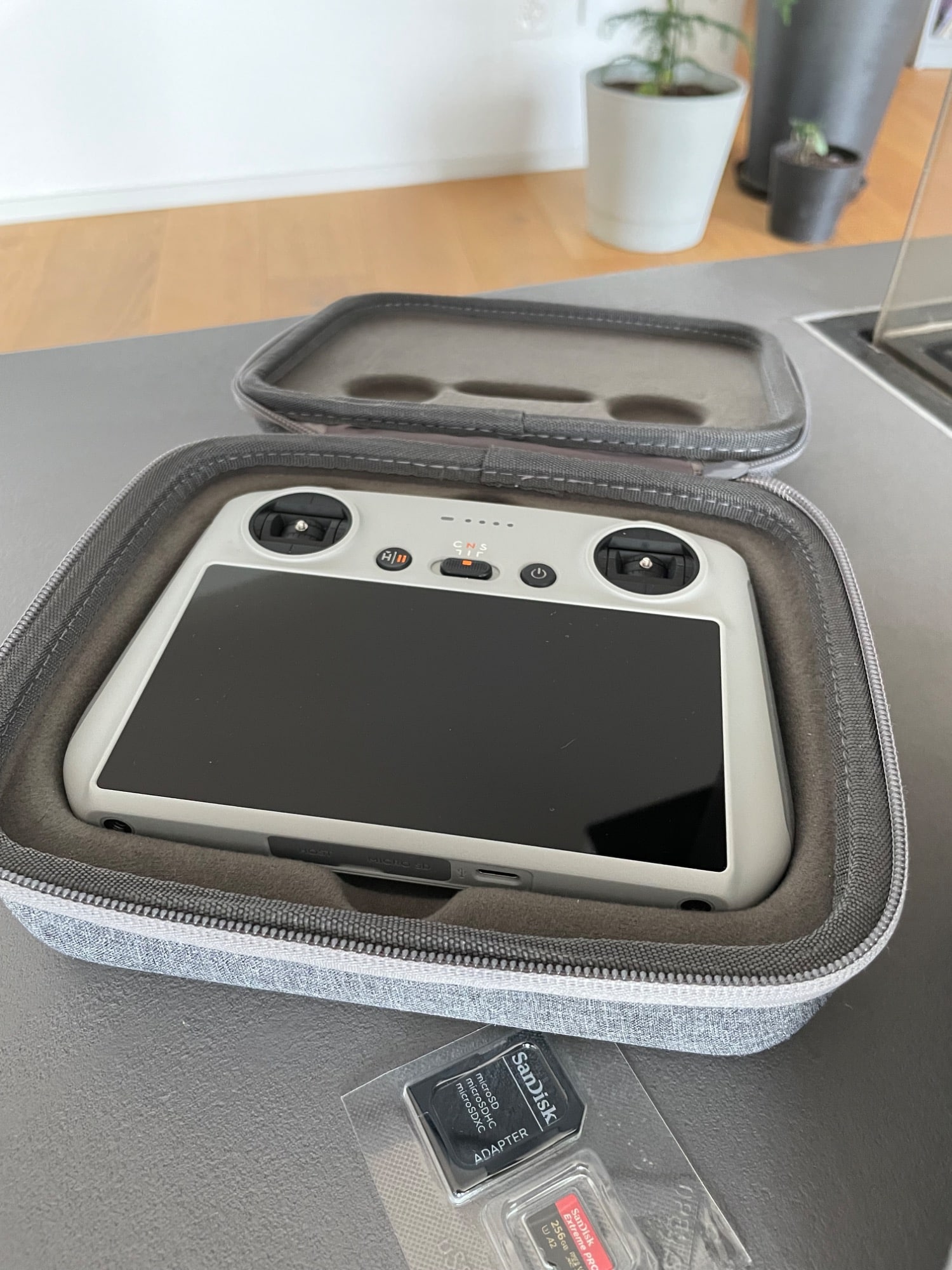 Actual product image DJI Mini 3 Pro with RC Controller (34 min, 249 g, 48 Mpx)
