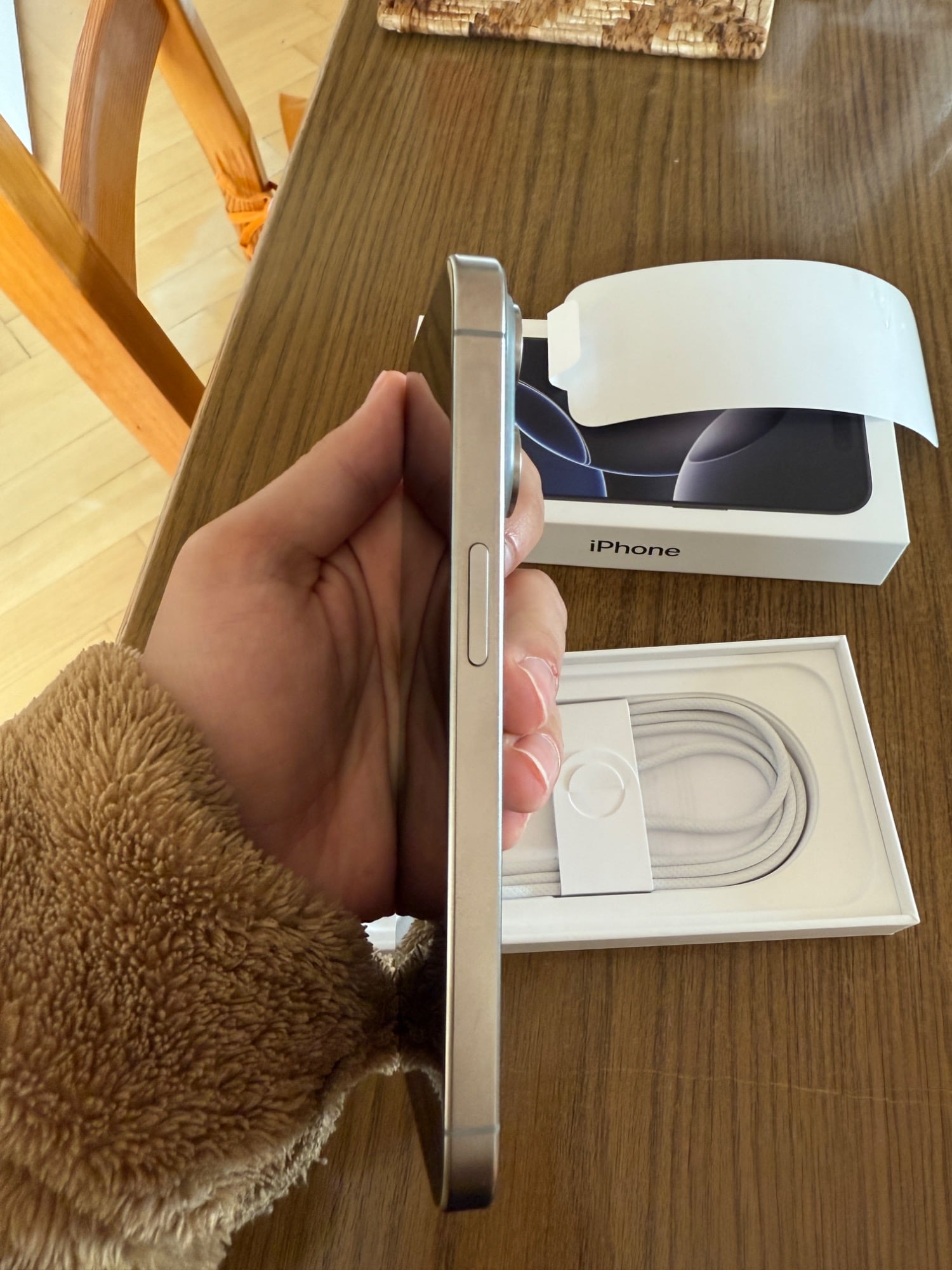 Image du produit Apple iPhone 15 Pro (256 Go, Titane naturel, 6.10", SIM + eSIM, 48 Mpx, 5G)