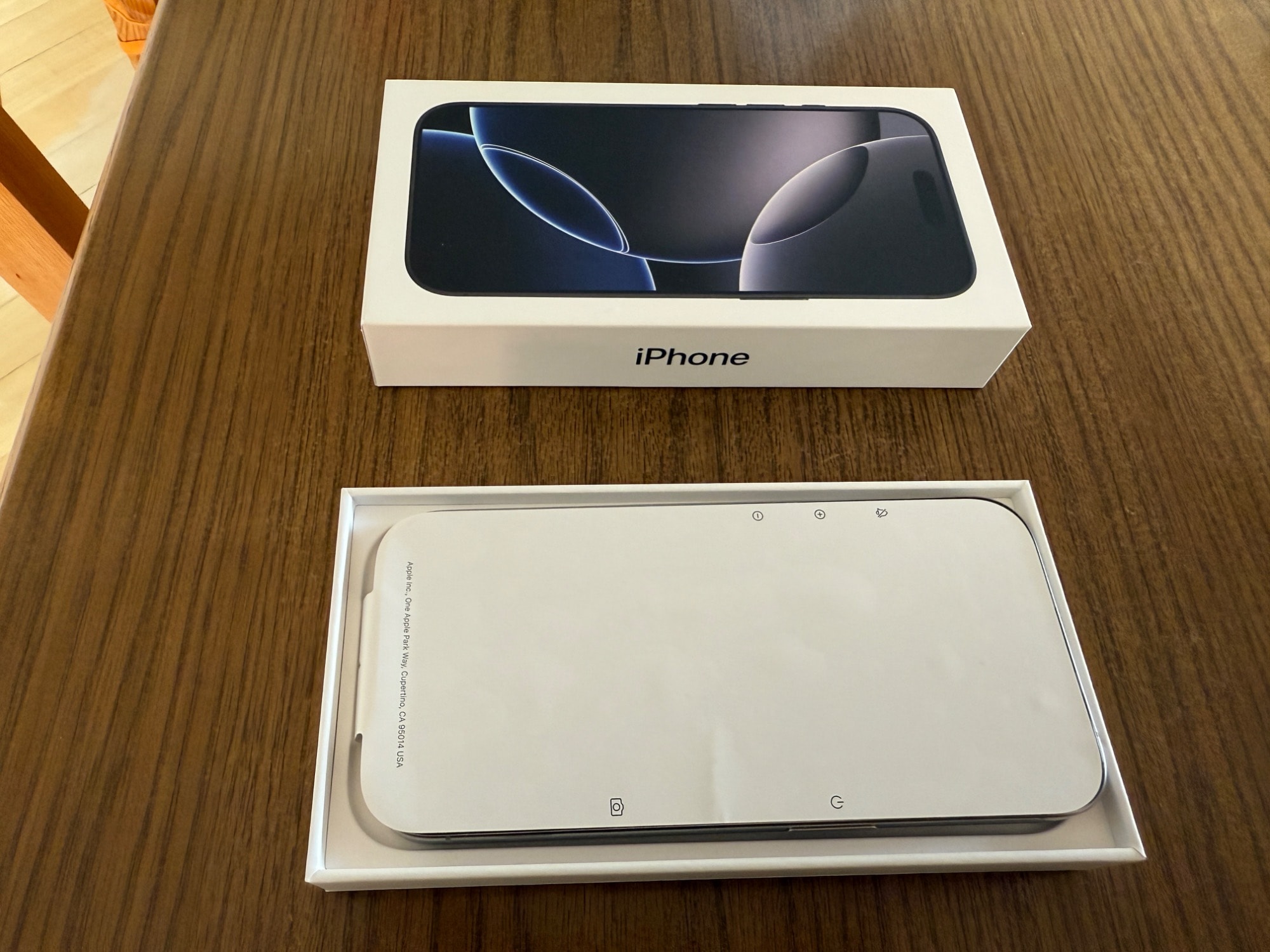 Image du produit Apple iPhone 15 Pro (256 Go, Titane naturel, 6.10", SIM + eSIM, 48 Mpx, 5G)