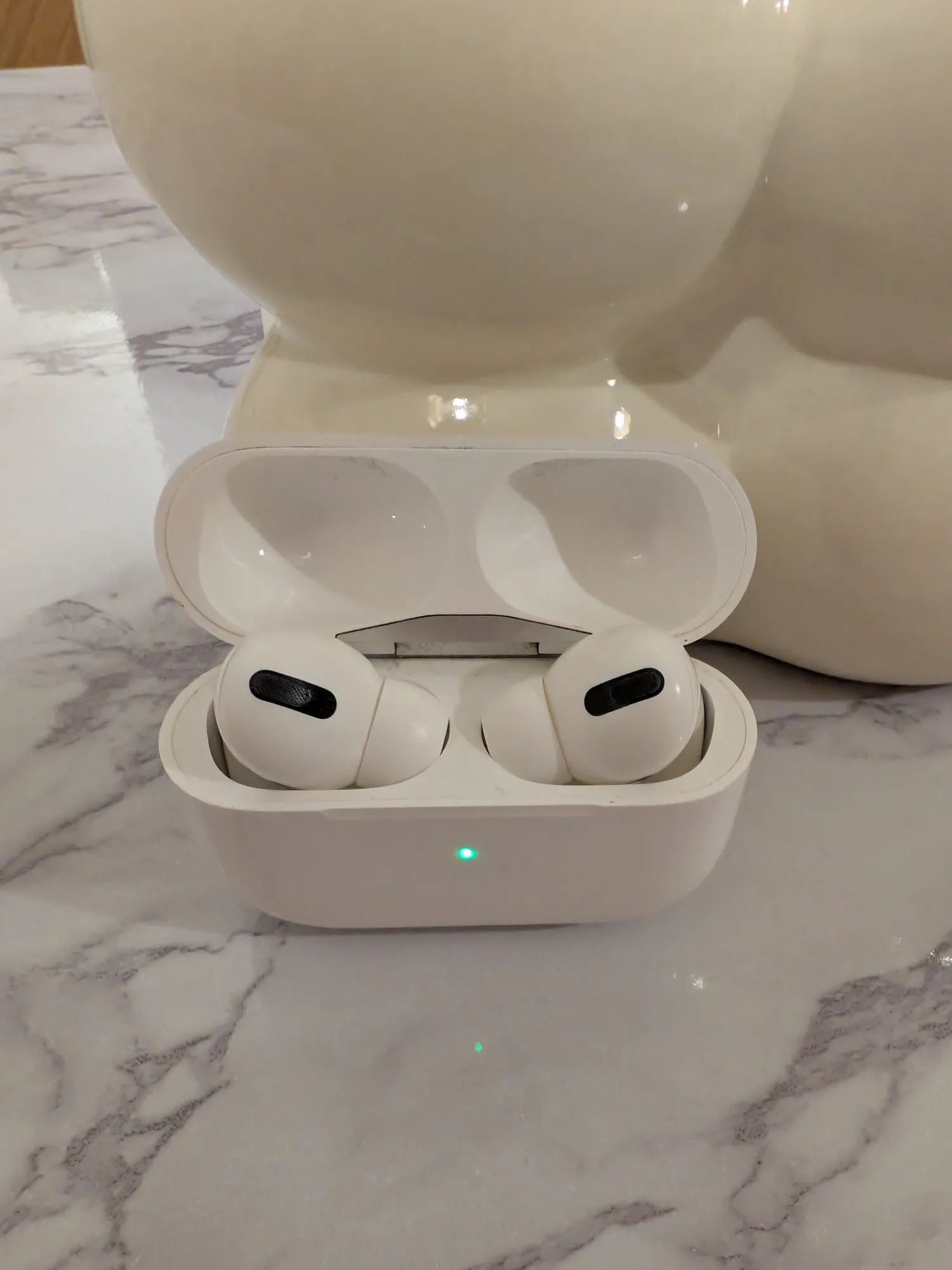 Actual product image Apple AirPods Pro (1st Gen.) (ANC, 5 h, Wireless)