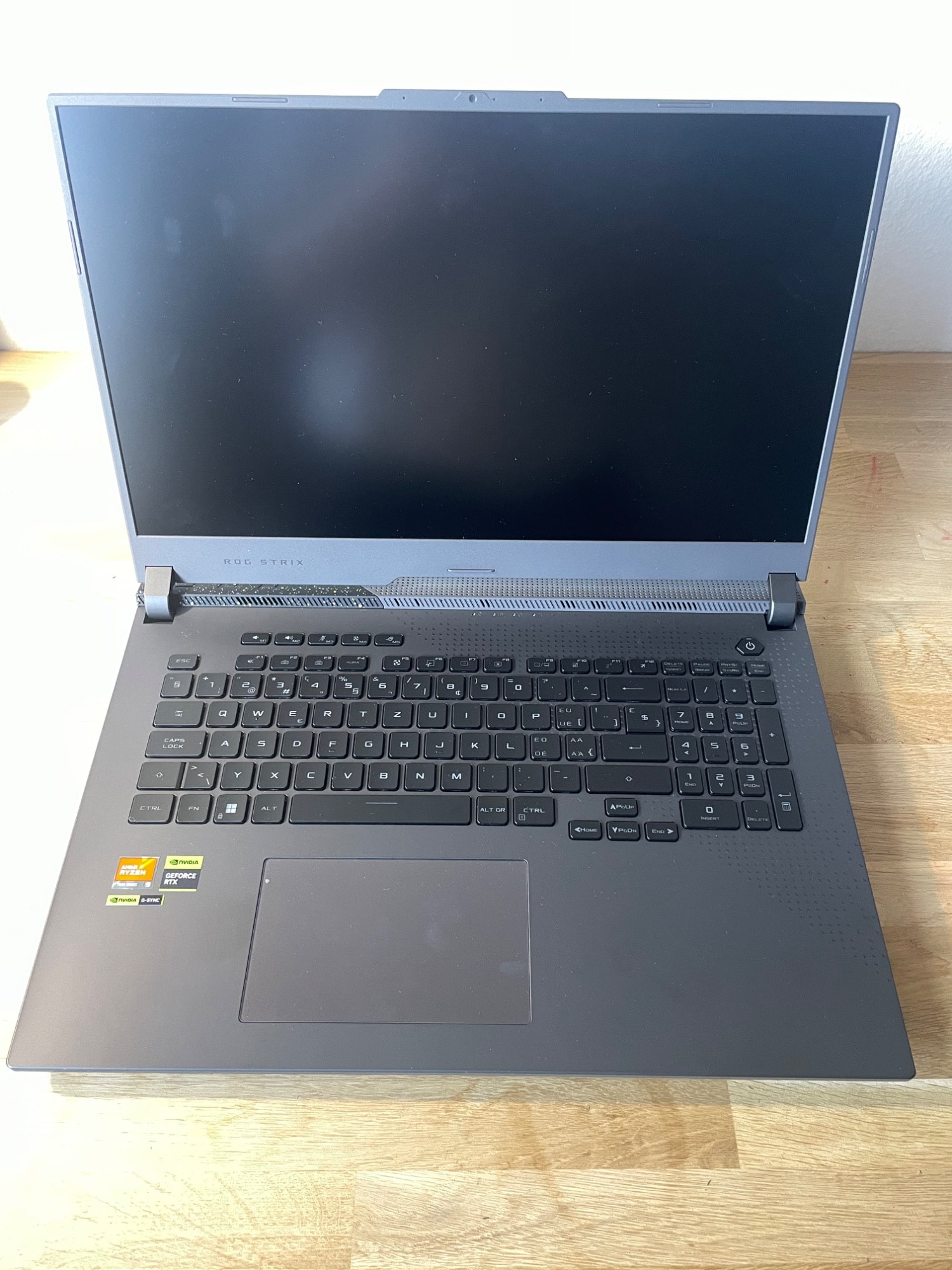 Actual product image ASUS ROG Strix G17 - RTX 4070 (17.30", AMD Ryzen 9 7940HX, 32 GB, 1000 GB, CH)