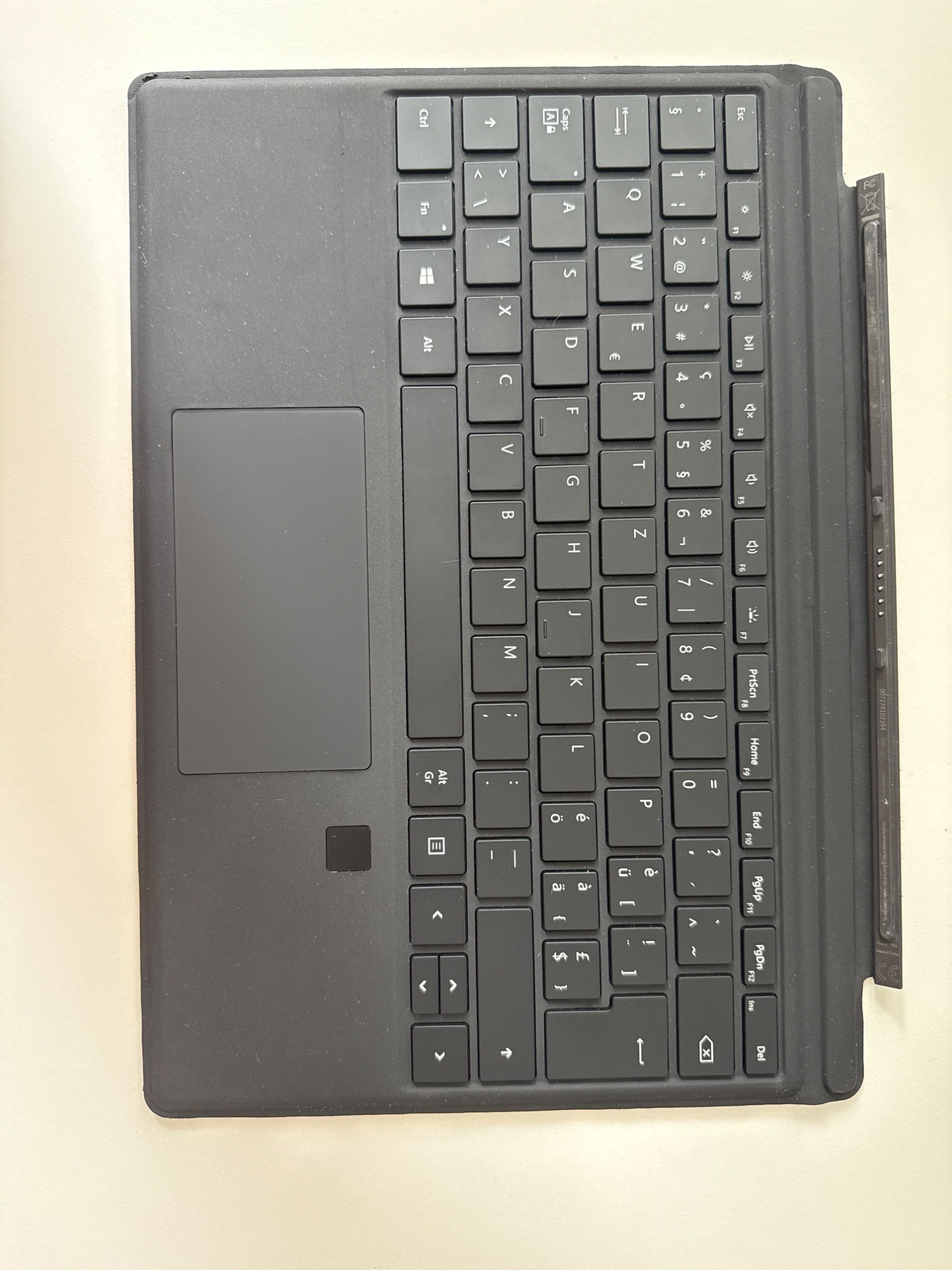 Produktbild Microsoft Surface Pro Type Cover mit Fingerprint (CH, Surface Pro (2017), Surface Pro 4, Surface Pro 3)