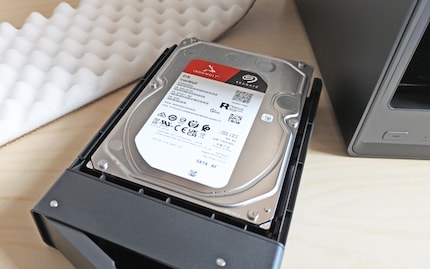 Vor über einem Jahr habe ich vier Seagate IronWolf 8 TB HDDs verbaut.