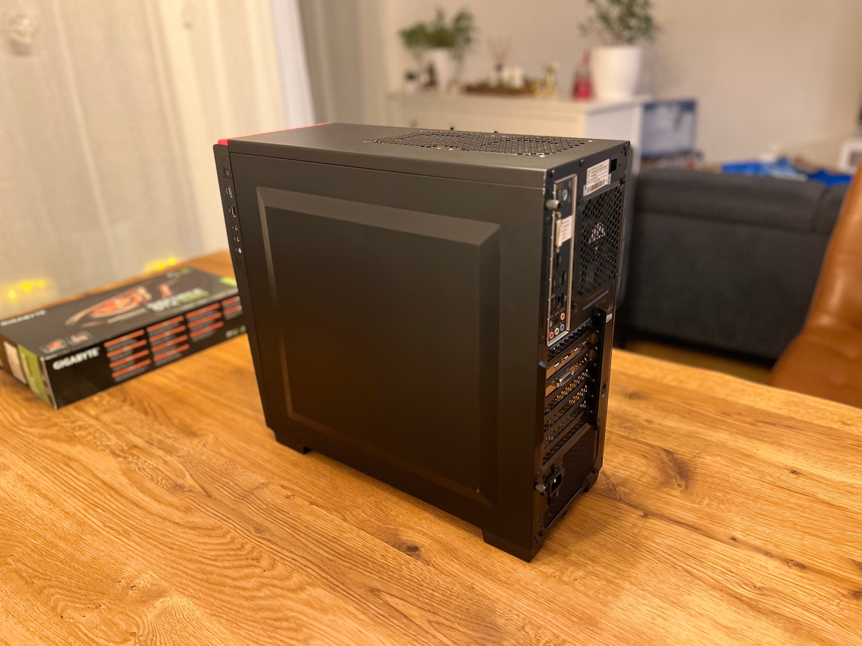 Produktbild Mifcom Savage Gtx 1080 Aorus (Intel Core i7-7700K, 16 GB, 500 GB)