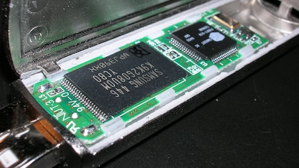 So sieht ein USB-Stick übrigens von Innen aus.