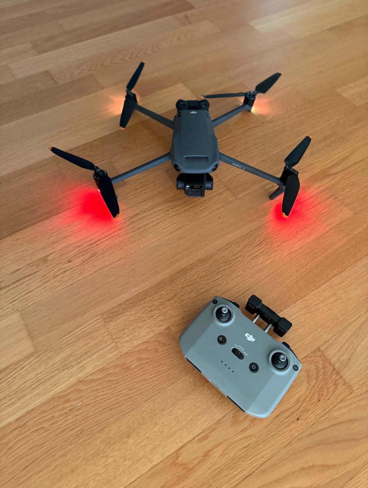 Produktbild DJI Mavic 3 (46 min, 895 g, 20 Mpx)