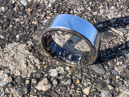 Die Sensoren im Ring messen Bewegung und Puls.