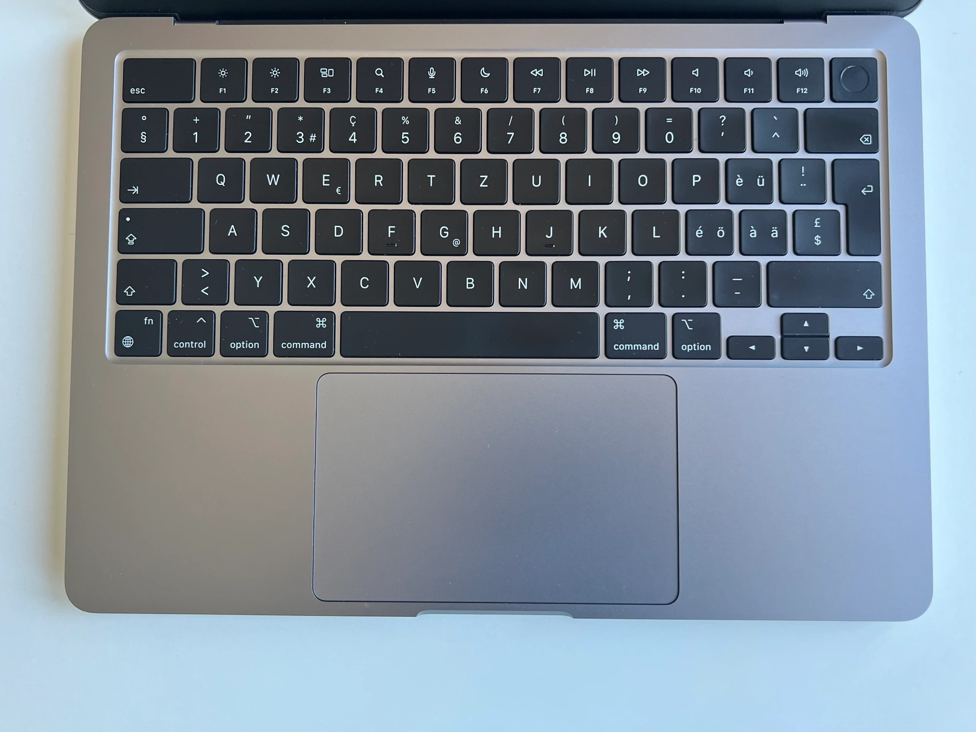 Produktbild Apple MacBook Air – 2022 (13.60", M2, 16 GB, 1000 GB, CH)