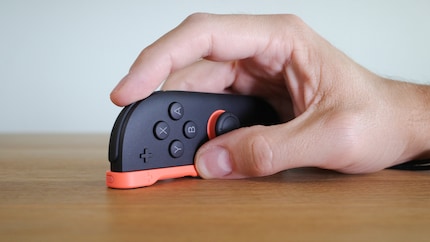So halte ich den rechten Joy-Con-2-Controller als Maus.
