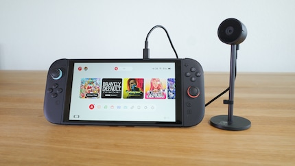 Die offizielle Switch-2-Kamera, verbunden am zweiten USB-C-Port der Switch 2.