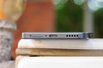 Das Honor 400 wird nur über USB-C geladen. Wireless Charging unterstützt es nicht.