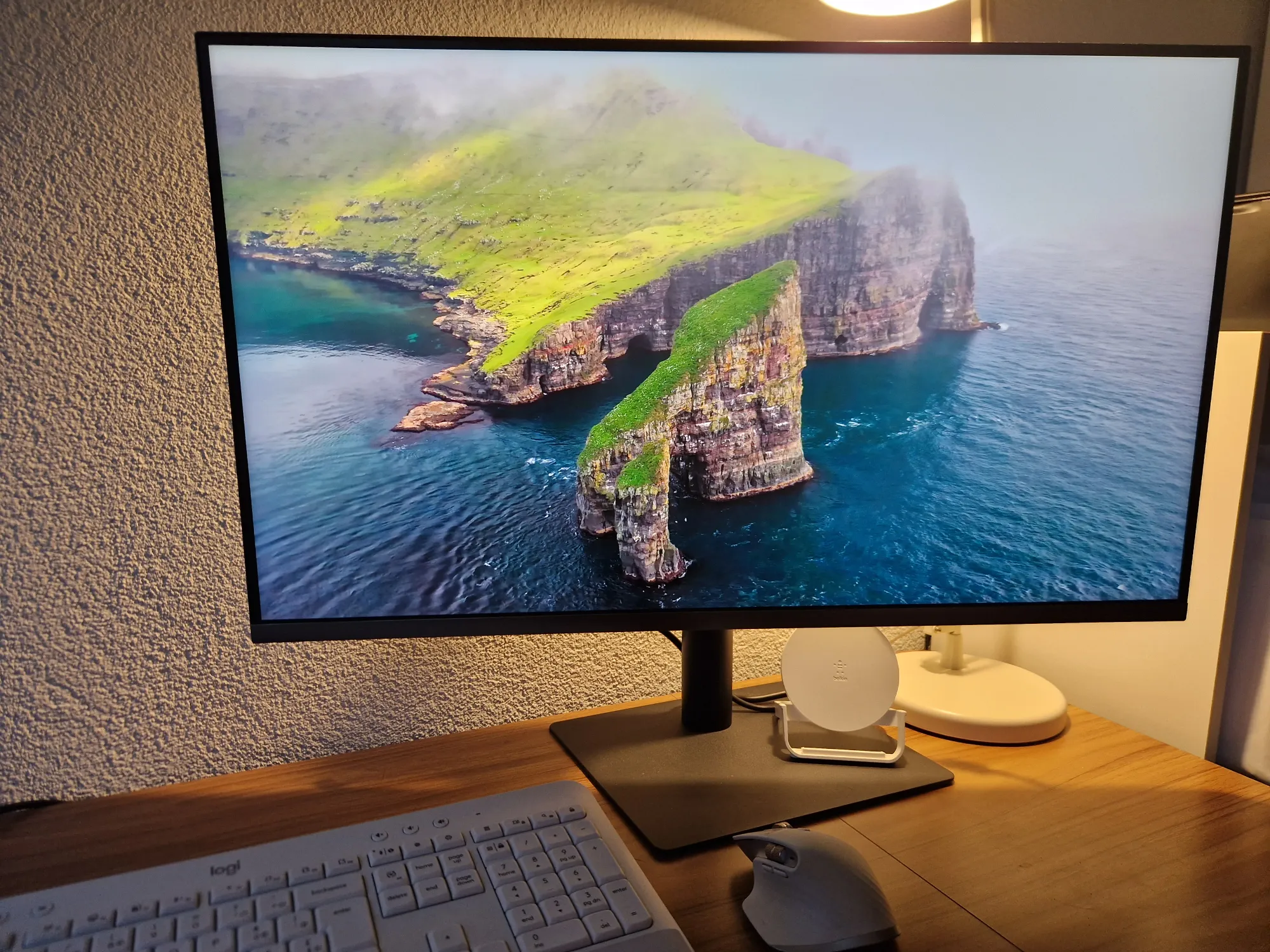 Actual product image Samsung F32TU870VP (3840 x 2160 Pixels, 32")