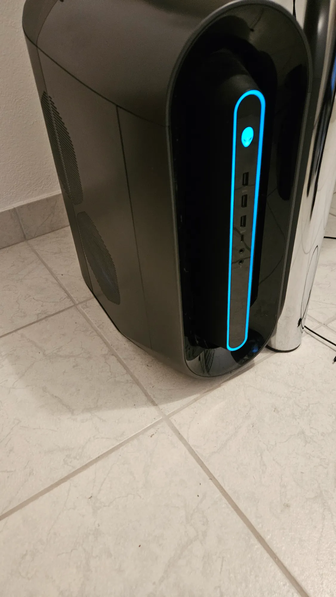 Image du produit Dell PC de jeu Alienware Aurora R11 (Intel Core i7-10700KF, 32 Go, 512 Go, GeForce RTX 3080)