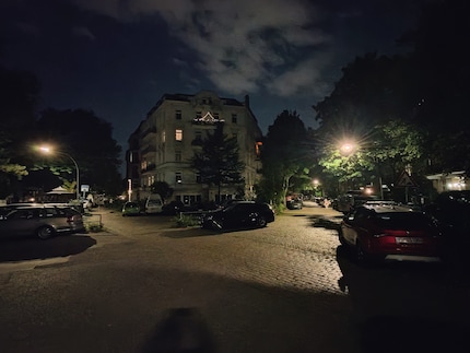 Der Nachtmodus macht die Bilder mit der Ultraweitwinkelkamera bei Dunkelheit besser.