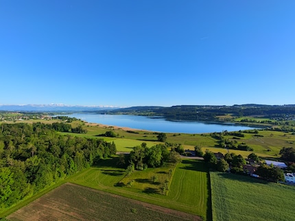 Mit der X1 Promax lassen sich schöne Luftaufnahmen machen. Die Qualität ist besser, und die Drohne fliegt höher als die X1.