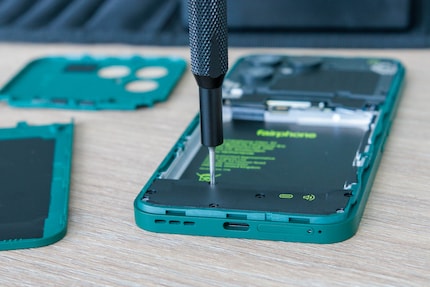 Über das untere Modul kommt man auch an den USB-C-Anschluss.