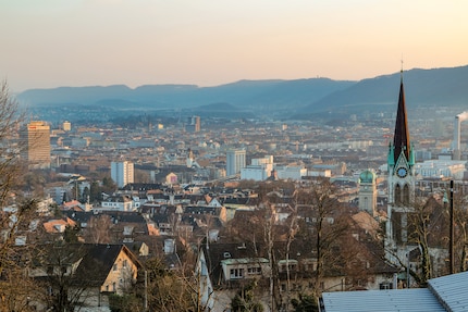 Prozess-Version 6: Mit Bearbeitung des Himmels und «Dunst entfernen».