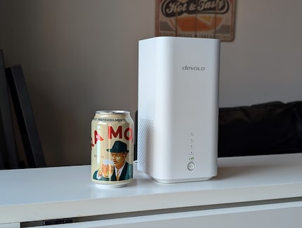 Der Router ist nicht gerade klein, die Antennen sind aber alle ins Gehäuse integriert.