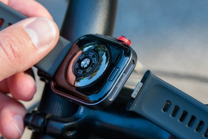 Das Armband lässt sich ohne Werkzeug wechseln.