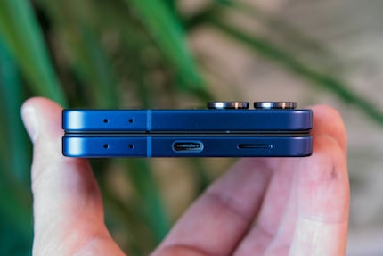 USB-C ist vorhanden, aber so richtig schnell lädt das Flip 7 nicht.