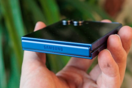 Das neue Scharnier sorgt mit dafür, dass das Flip 7 dünner wird.