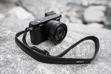 Trotz weniger Retro-Charme als bei anderen Herstellern finde ich die RX1R III hübsch.