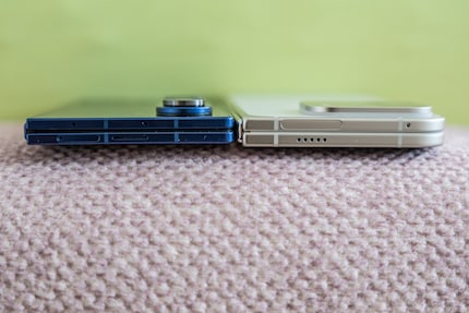 Le smartphone pliable de Samsung (à gauche) est enfin aussi fin que le Pixel 9 Pro Fold de Google par exemple.