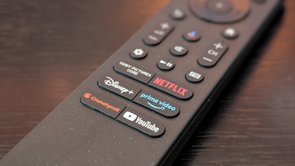 Selbst auf der Fernbedienung eines Sony-Fernsehers ist der Crunchyroll-Button nicht mehr wegzudenken.