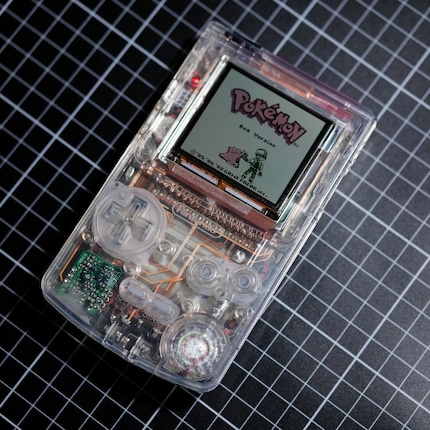 Der Game Boy funktioniert und zeigt hier «Pokémon Rote Edition»